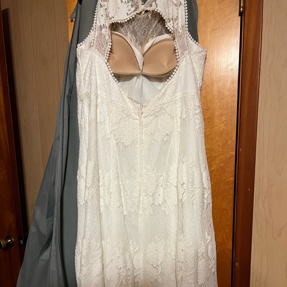 David’s Bridal Gallina 22w Lace Wedding Dress